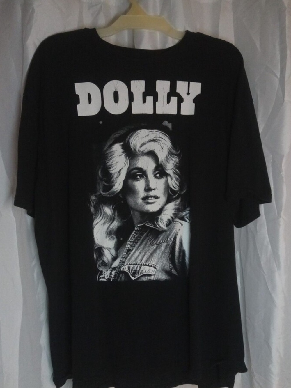 Dolly Parton Graphic Dolly Portrait Tee NWOT